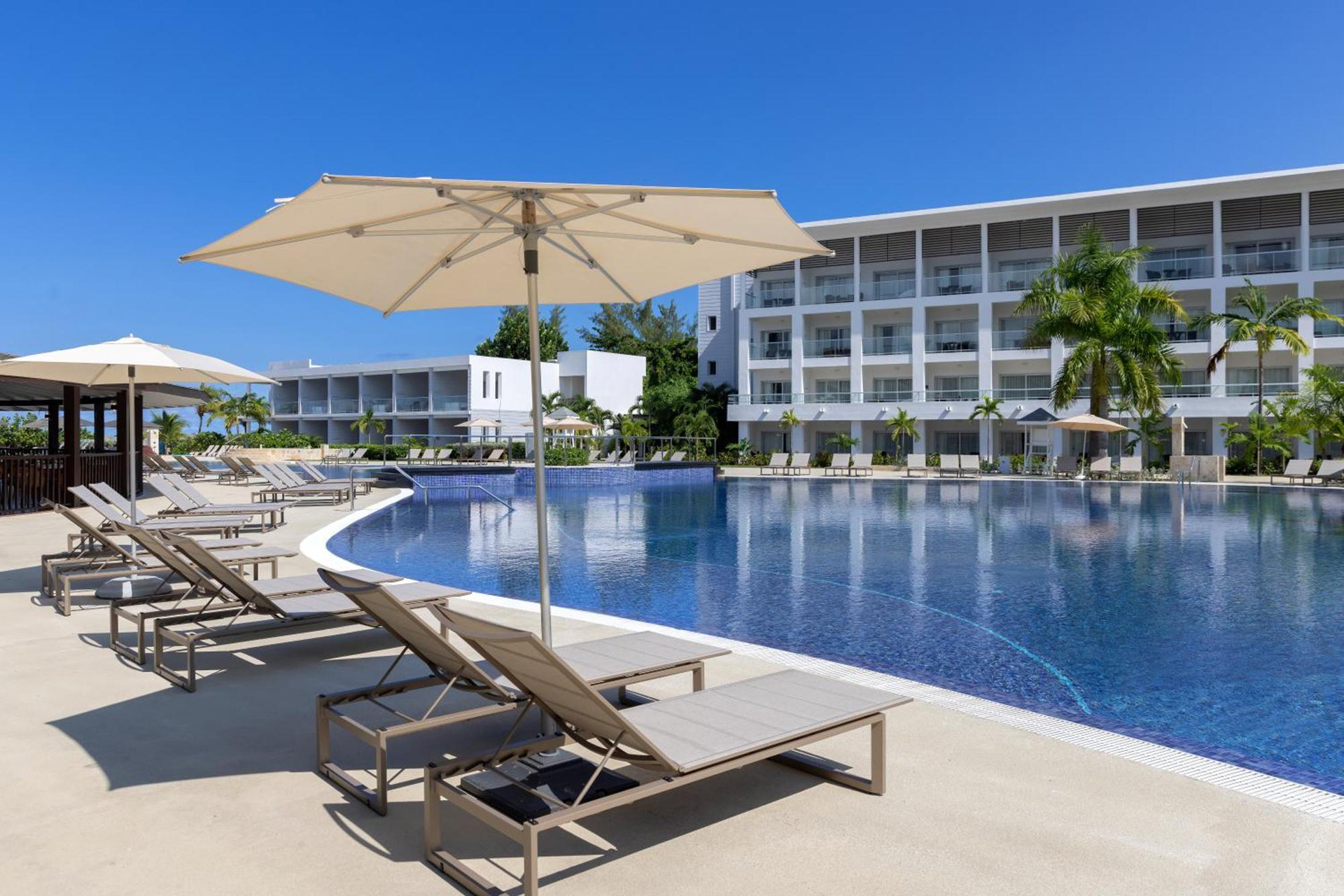 ROYALTON BLUE WATERS